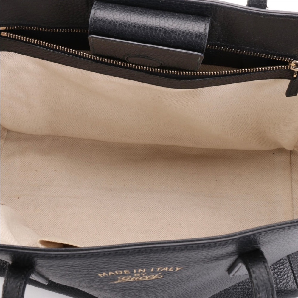 Gucci Shopper Swing Tote Medium in Black Pebble Grain Calfskin - Picture 5 of 11